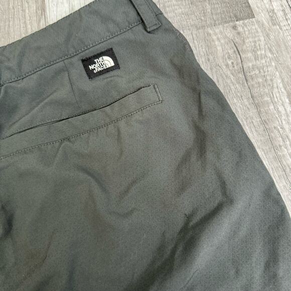 The North Face Men's Hybrid Nylon Flat Front Cargo Shorts Gray Flashdry Size 32 - Picture 2 of 8